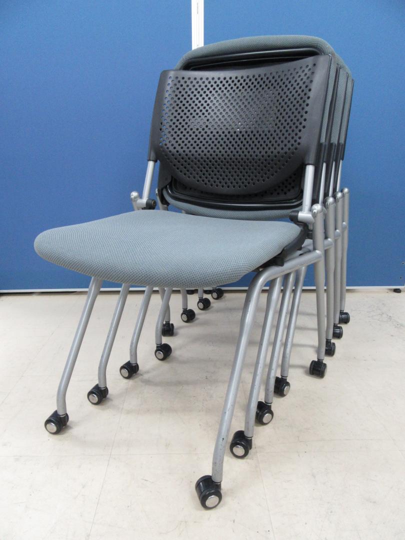[セットで2,000円お買得に!!]岡村製作所(okamura) プロスタックチェア グレー■座面を跳ね上げて収納可能!!会議後の後片付けもスムーズに!![ネスタブル] 
                        プロスタック
                                    中古
            