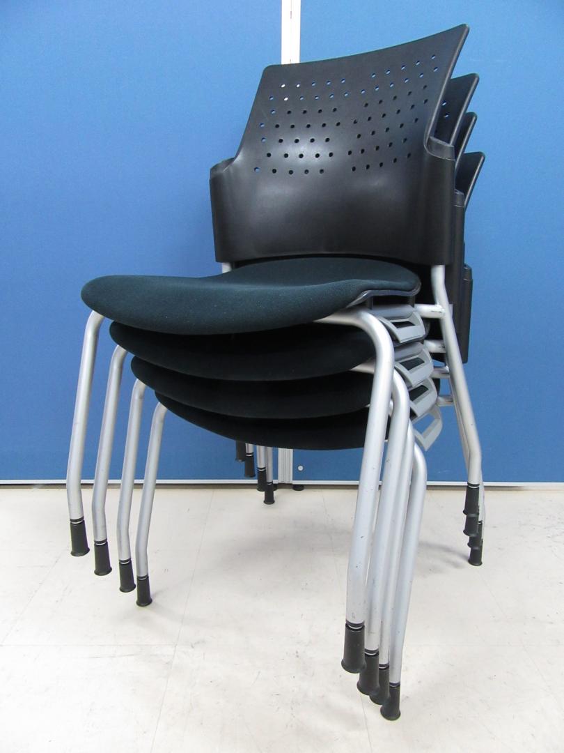 [セットで1,000円お買得に!!]プラス(PLUS) チェダーミーティングチェア ブラック■薄型でも背中をしっかり支え、後傾姿勢にもフィットする背もたれ!!場所をとらないコンパクト性も人気です!! 
                        Cheddar
                                    中古
            