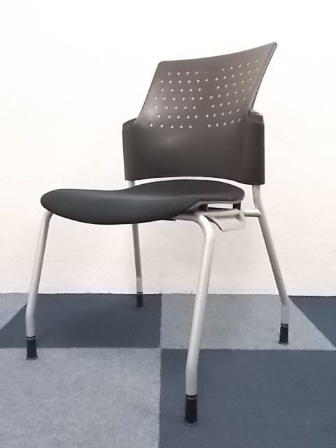 [専門業者によりクリーニング済み!!]プラス(PLUS) チェダーミーティングチェア ブラック■薄型でも背中をしっかり支え、後傾姿勢にもフィットする背もたれ!!場所をとらないコンパクト性も人気です!!

                        
                                    中古
            