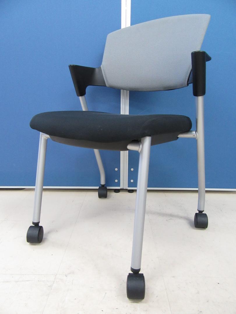 [3脚入荷!!]コクヨ製 プロッティチェア(Protty) ソフトグレー■ふかふかの座面と肘掛けが人気です!!導入企業様多数!!長時間でも快適な座り心地を実現したミーティングチェアです!! 
                        プロッティ
                                    中古
            