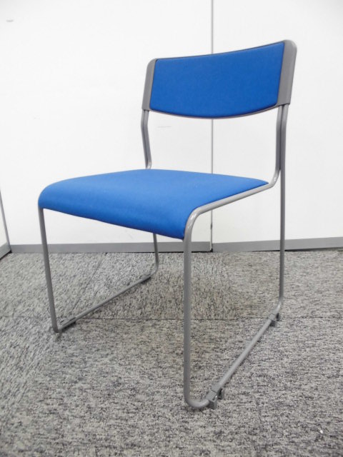 【美品！】オフィスを華やかにしてくれる明るい色のスタッキングチェア！
                        
                                    中古
            