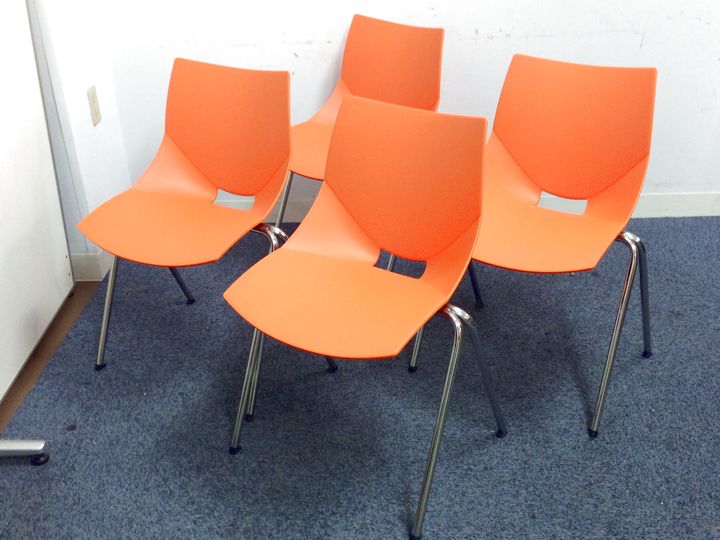 【デザイナーズ家具｜イタリア輸入】1セット限定販売｜オフィス・ご家庭問わず人気のチェアです！
                        コスカチェア
                                    中古
            