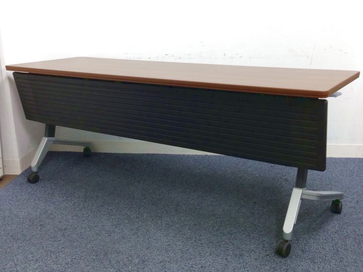 【残り1台のための特価！】【2016年製の状態良好品！高貴なブラウン色】中棚・幕板付きで装備も抜群！
                        
                                    中古
            