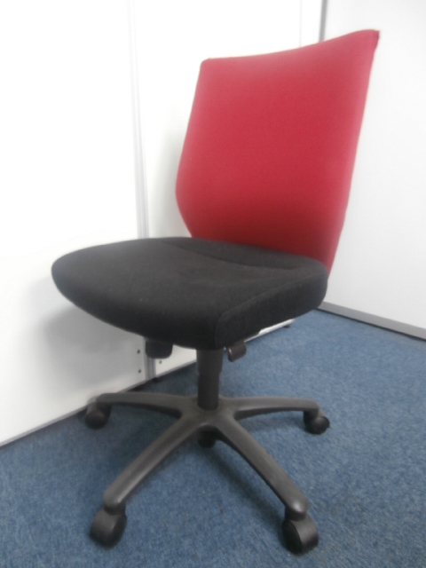 【おつとめ】【長時間デスク仕事する方におすすめ】座り心地を体感して下さい！！【F】
                        CXスプレージ
                                    中古
            