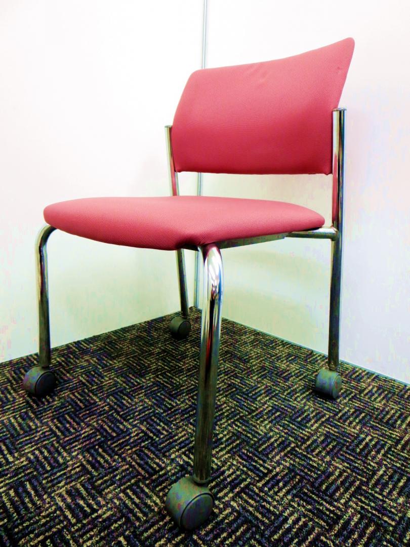 【シンプルで可愛いピンクの会議チェア】
もうパイプイスには座れなくなりますよ！！
                        
                                    中古
            