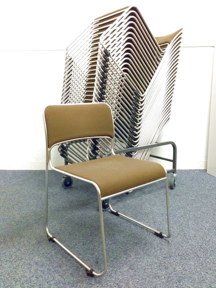 【限定1セット】チェアポーター付き、大量24脚のスタッキングチェアセット商品！！
                        
                                    中古
            