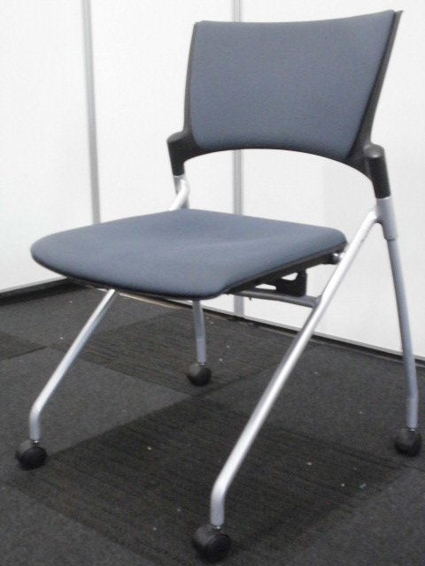 【４脚入荷】折り畳み可能なネスティングチェア。オフィスにも休憩室にもおすすめ！
                        マノス
                                    中古
            
