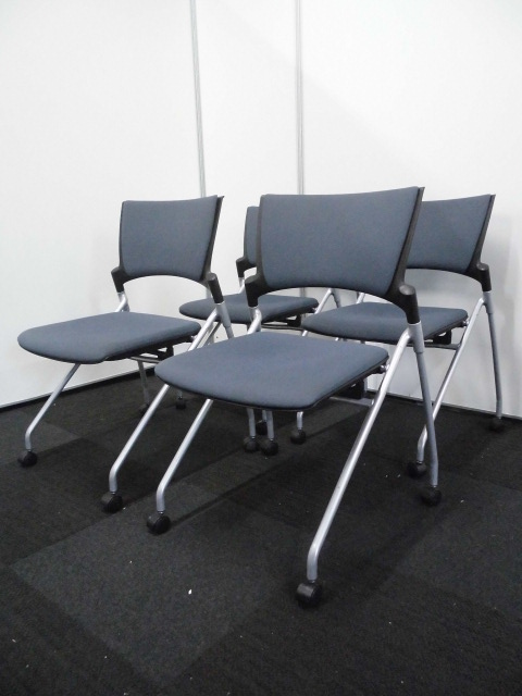 【立川店お勧めセット！】ミーティングスペースに丁度良い４脚セット。折りたたんでコンパクト収納可能！
                        マノス
                                    中古
            