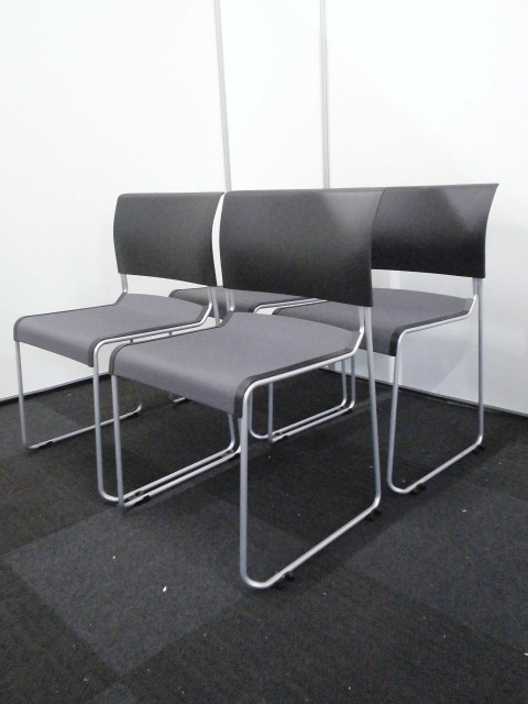 【お得な４脚セット！】人気のスタッキングチェア。重ねて収納出来るミーティングチェア！
                        ルベック
                                    中古
            