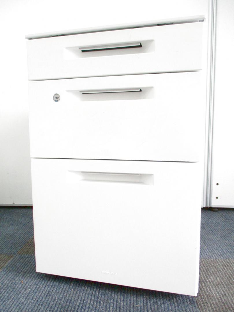 【ホワイトカラーの3段ワゴンが入荷しました！】平机のお供に【2016年製！】
                        iS
                                    中古
            