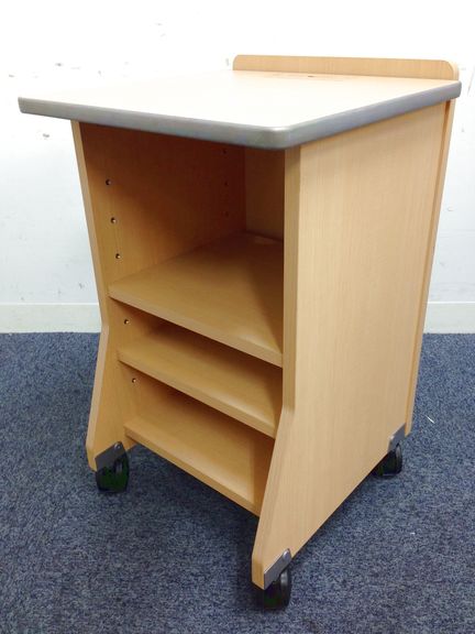 【便利なキャスター付き収納1台入荷｜国内メーカーで造りも丈夫！】落ち着いた木目。配線ダクトも付属の優れもの！
                        
                                    中古
            