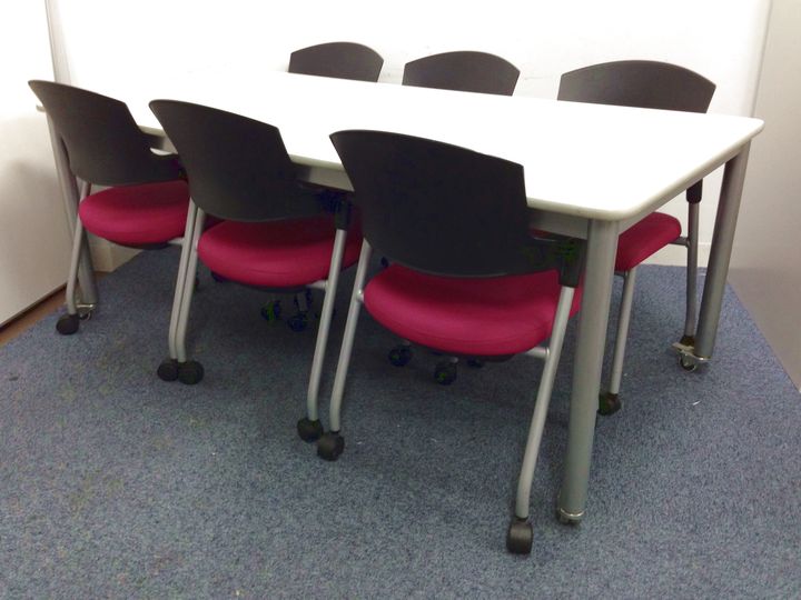 【1セット限定販売！｜ホワイトの大型テーブルにオシャレなパープル色の会議チェア】
                        プロッティ
                                    中古
            