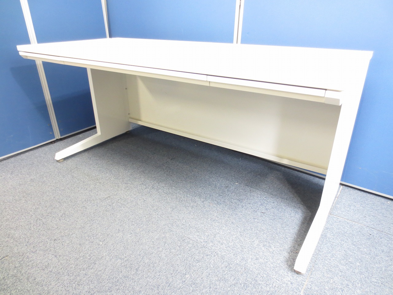 【8台ロット入荷！】オカムラ製アドバンス！大型デスク！デュアルモニター用、製図用にも楽々対応！【状態良好】【ホワイト】
                        アドバンス
                                    中古
            