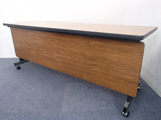 【3台入荷！】｜サイドスタックテーブル｜落ち着いた木目調で会議用におススメ！
                        
                                    中古
            