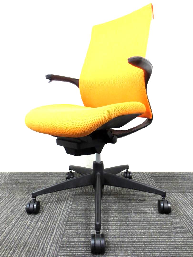 【緊急値下げ！\9,999→\3,333】【変色多数のためお安くしました】 最小限の操作で最大限の快適性を実現！鮮やかなオレンジがオフィスを明るくします。
                        M4
                                    中古
            