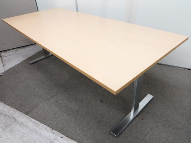 【オススメの会議テーブル！】ホウトク製Ｗ2100会議テーブル
                        
                                    中古
            