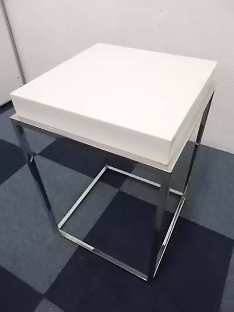 【現品限り】ホワイト色　良好なキャスター付き　プリンター台！！ 
                        
                                    中古
            