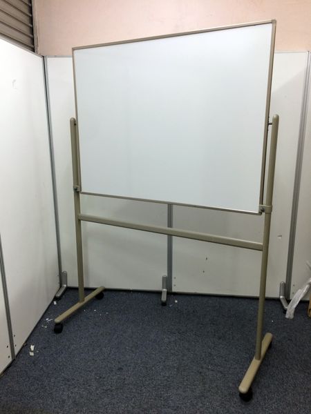 【両面】脚付きホワイトボード！！移動も楽々
                        その他シリーズ
                                    中古
            