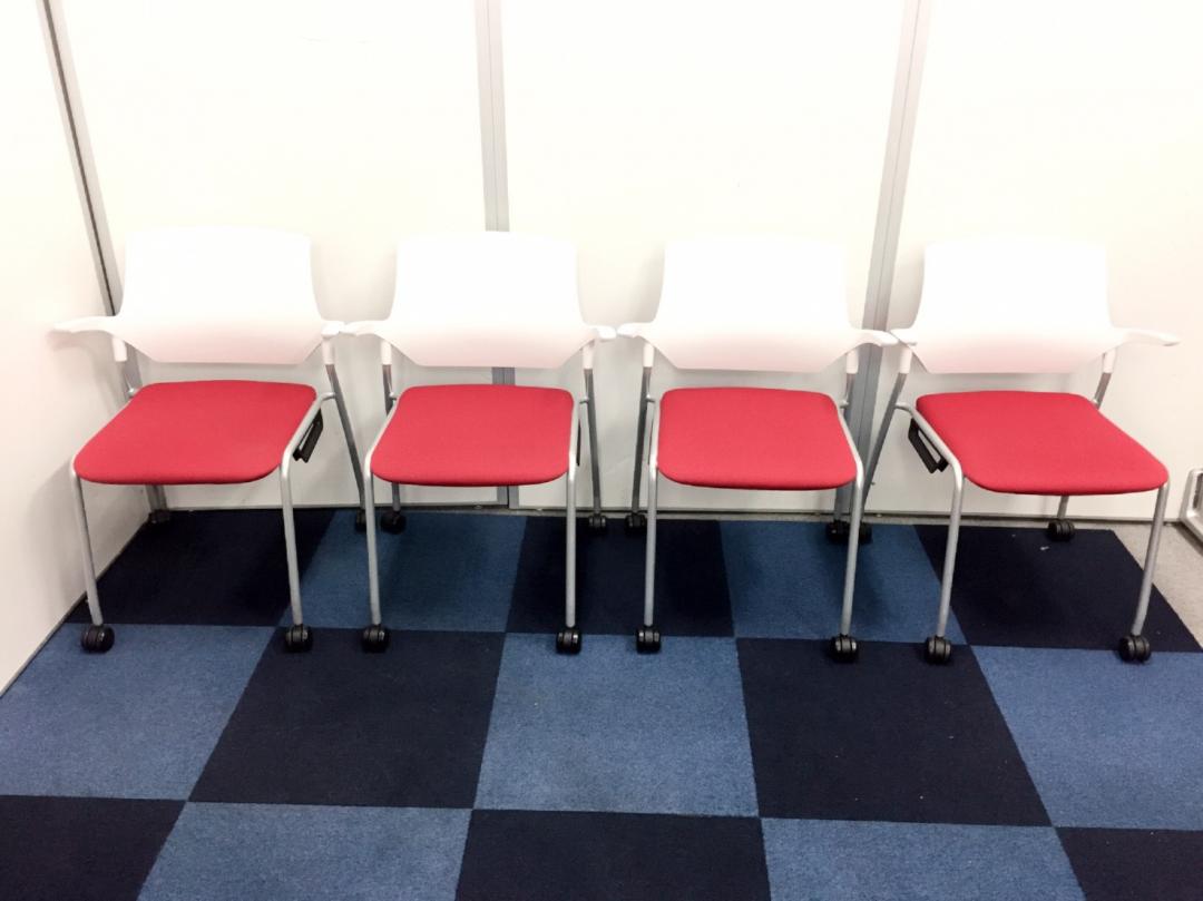 【4脚セット商品】【カタログ掲載現行品】イトーキ製　ステンザ　ネスティングチェア　レッド【上下スタック可能なミーティングチェア】
                        ステンザ
                                    中古
            