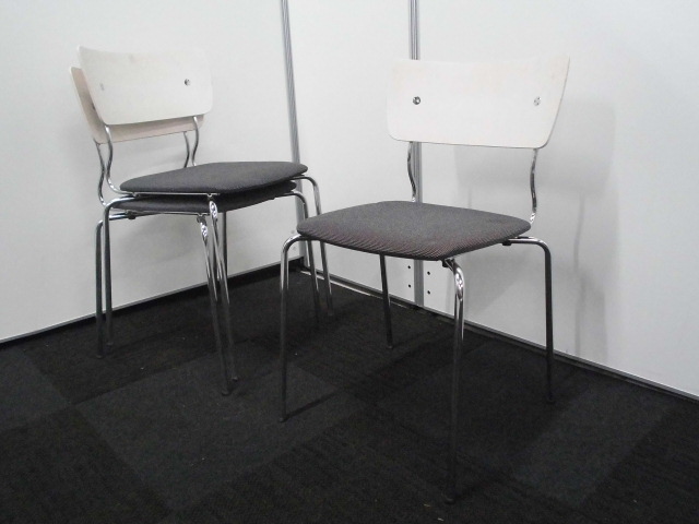 【３脚セット！】ポップなデザインのミーティングチェア。円卓のお供に！
                        
                                    中古
            