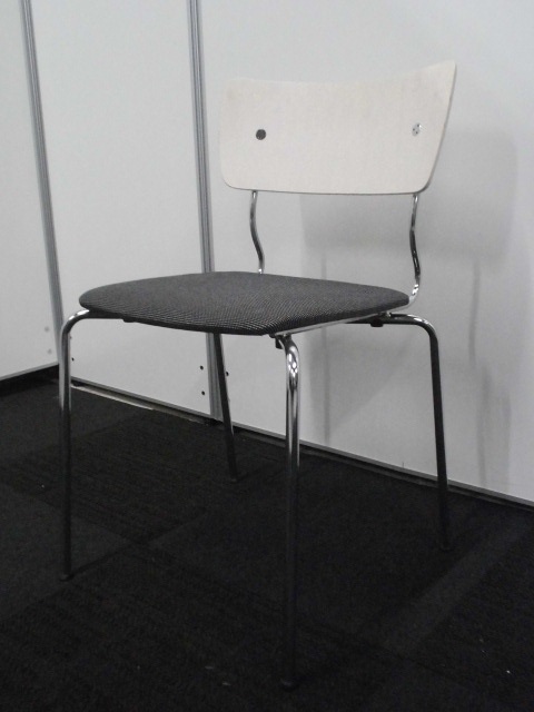 【中古で安い！】お洒落なミーティングチェア。人気のグレー色！
                        　
                                    中古
            