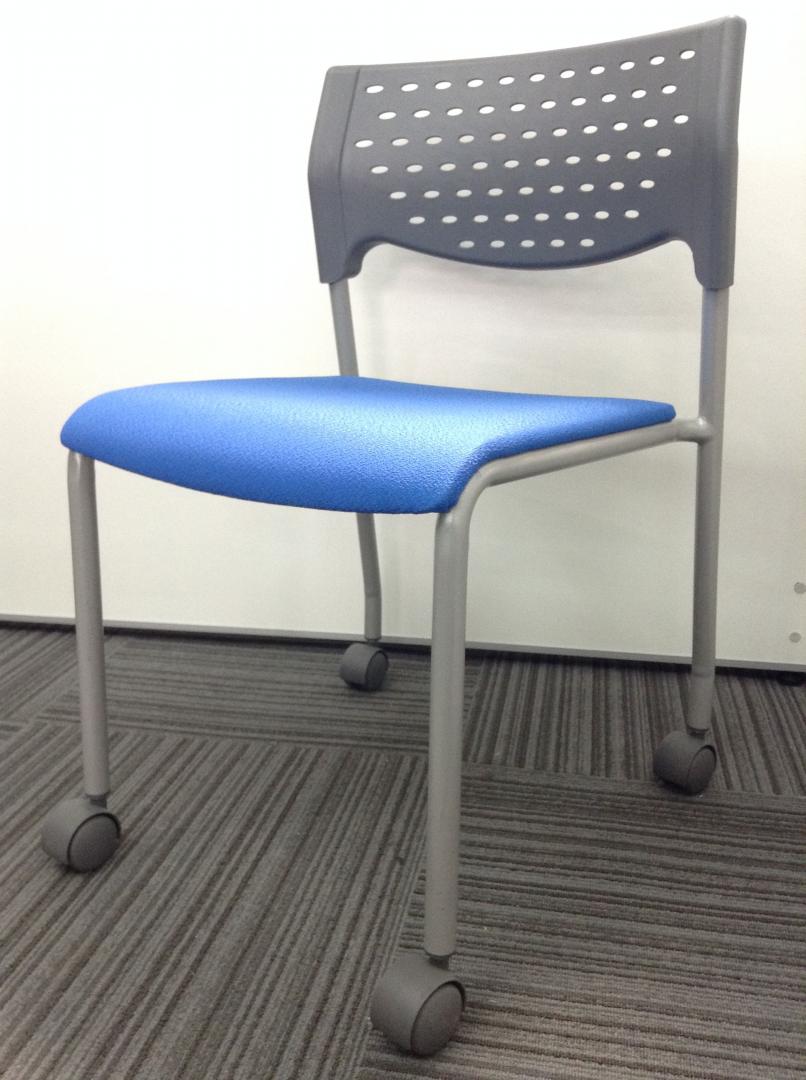 【ロット入荷】【アイコ製】重ねて収納！スタッキングチェア！！
                        
                                    中古
            