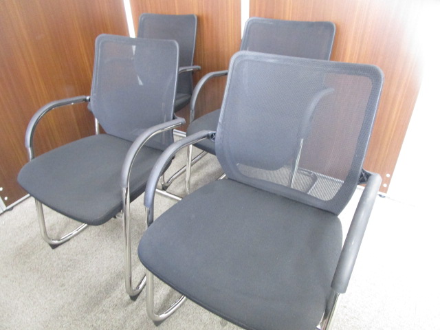 【4脚セットで２７２０円お買い得！】バロンチェア風 okamura製ミーティングチェア【役員用チェア】
                        8148
                                    中古
            