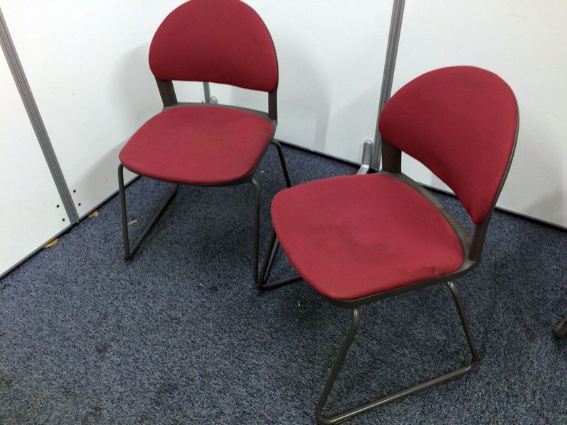 【2脚1セット商品】
落ち着くレッド色
                        
                                    中古
            