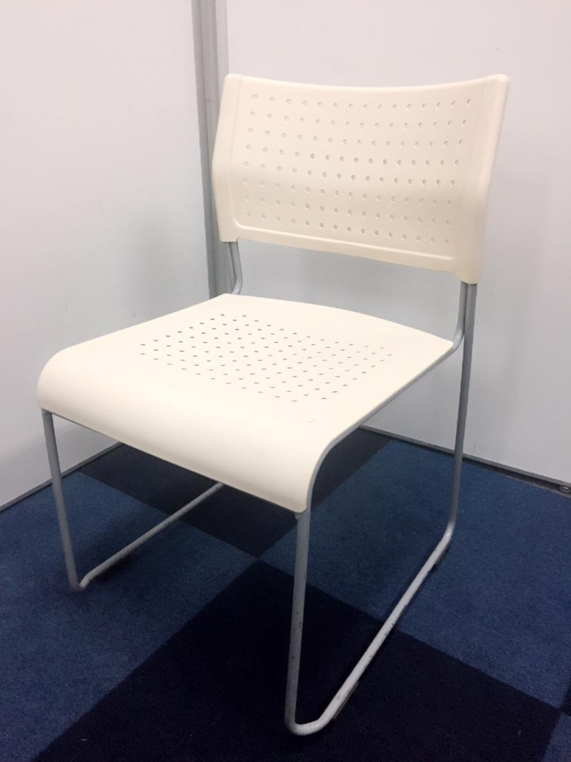 【ホワイトに近いアイボリーカラー】面倒なメンテナンスいらず!!アリスチトセ　スタッキングチェア【ミーティングチェア】
                        
                                    中古
            