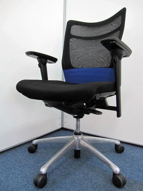 [人気のメッシュタイプ!!]人気のフィーゴチェア、メッシュタイプ入荷しました!!これからの時期におススメ!!【アームパットに擦れ傷あり】
                        フィーゴ
                                    中古
            