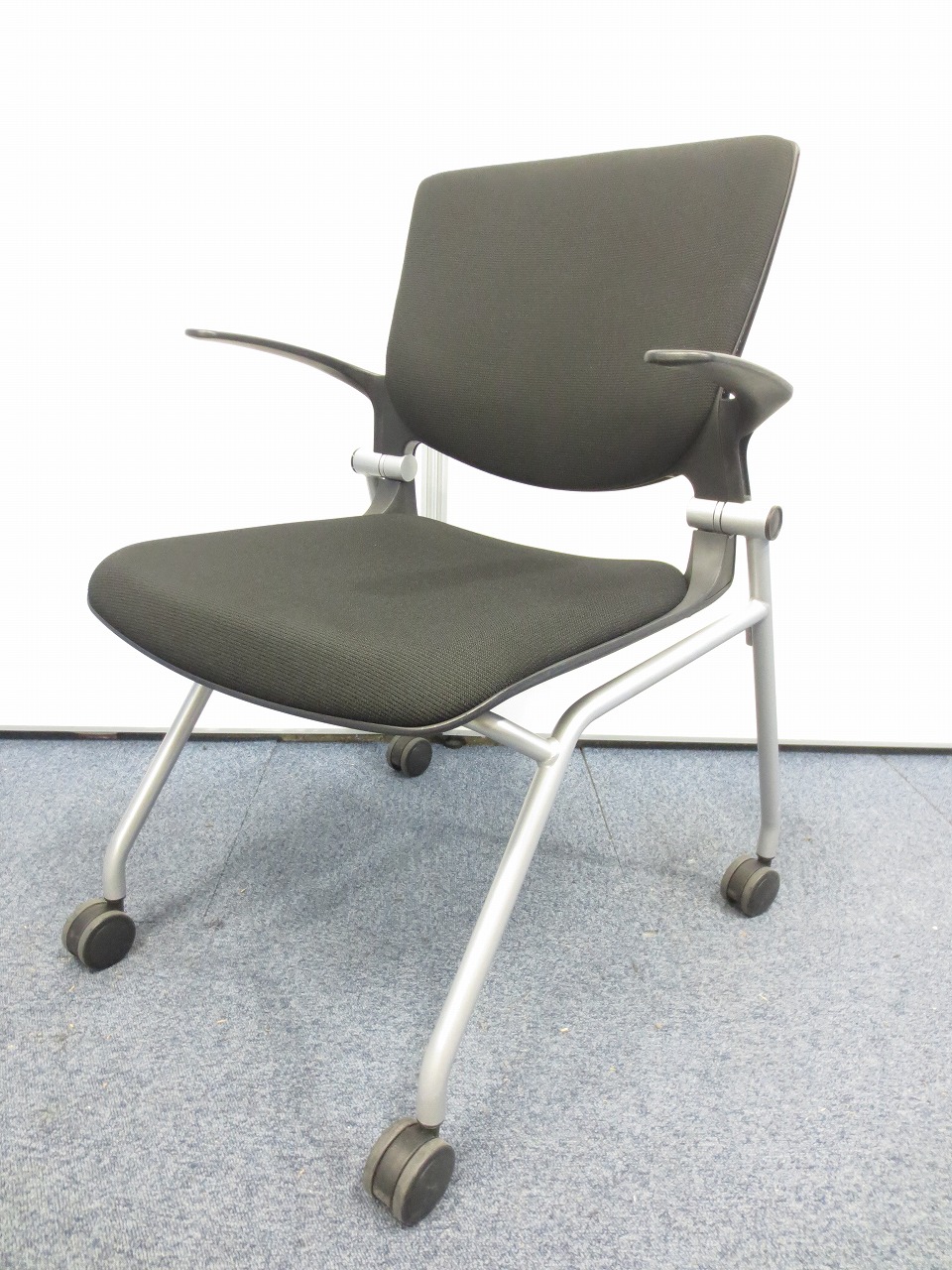 【高機能オフィスシーティング】省スペースに最適！岡村製作所製　Grata(グラータ)【ネスティングチェア】
                        グラータ
                                    中古
            