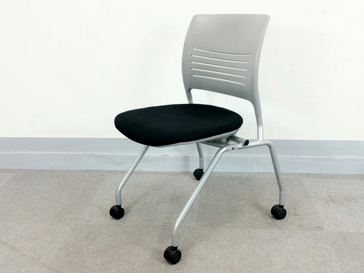 【KS】[状態良好]岡村製作所　キャスター付き　ミーティング　会議用チェア[座面が跳ね上がりスーパーのカートのようにコンパクトに収納可能!]
                        Elena2
                                    中古
            