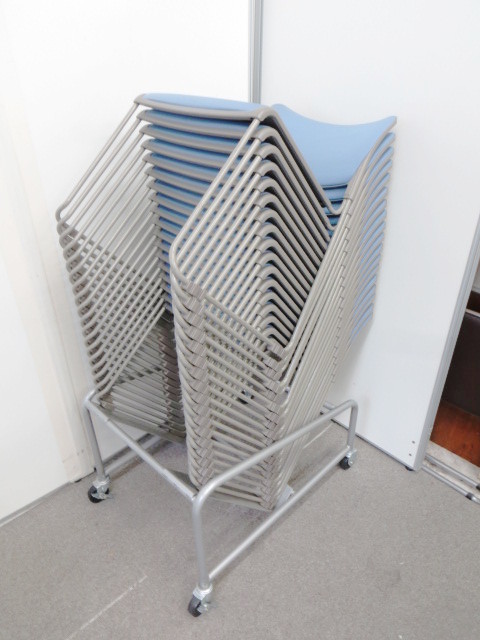 【国産メーカー製】【お買い得】驚異の18脚セット！！使い方はご自由！数を揃えたい方にオススメ！
                        
                                    中古
            