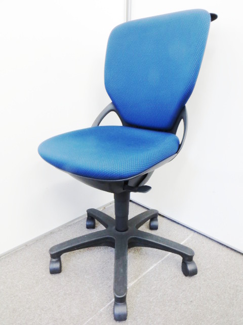 【信頼の国産メーカー】【イトーキ製】【デザイン性に富んだ逸品】腰を包み込む腰に優しいチェア！座面のデザインが珍しいタイプ！
                        プレーゴ
                                    中古
            