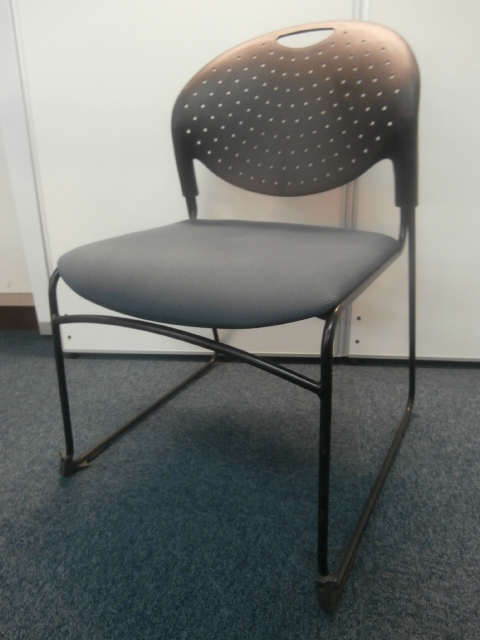 【６脚限定入荷！！大人気のスタッキングチェア！！】
                        
                                    中古
            