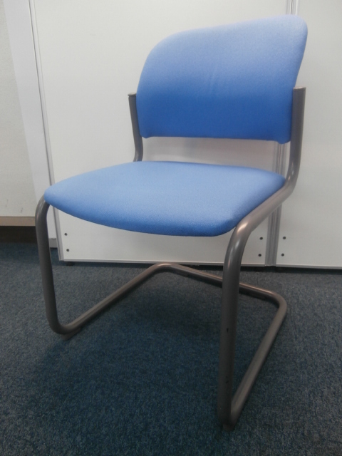 【１２脚限定入荷！！】鮮やかなブルー色と快適な座り心地！！
                        
                                    中古
            