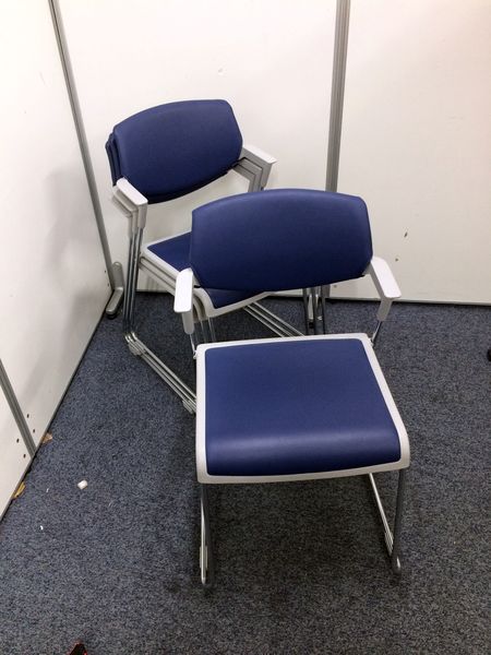 【4脚1セット】邪魔にならない重ねておけるスタッキングチェア
                        
                                    中古
            