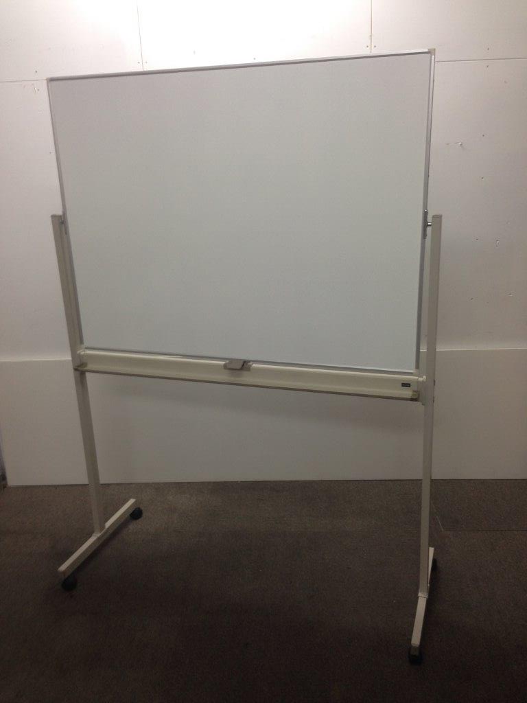 ウチダ製W1200脚付き両面ホワイトボード【片面無地/片面月間予定表】
                        
                                    中古
            