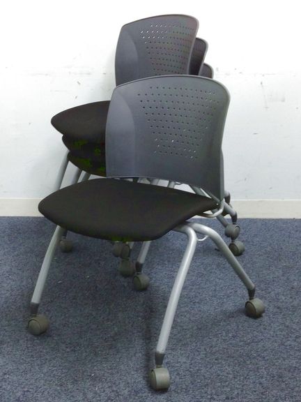【キャスター付きのチェア｜4脚セット】座面も布タイプで長時間の着座にも最適！セットでお得★
                        
                                    中古
            