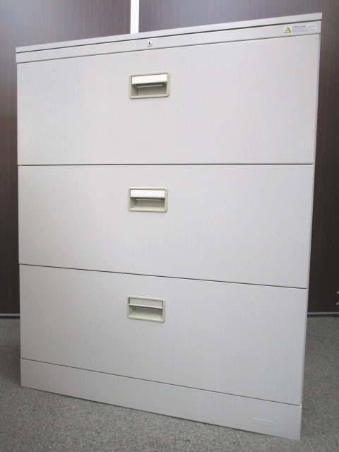 【今なら5台揃います!!】天板付きでカウンターとしての兼用も可能です！オカムラ製 42シリーズ 3段ラテラル書庫【ファイルキャビネット】
                        42
                                    中古
            