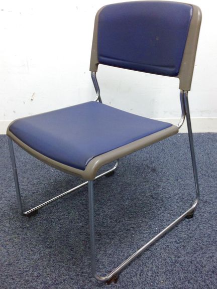 【8脚大量入荷】ビニール素材で重ねて収納可能な人気者！！
                        
                                    中古
            