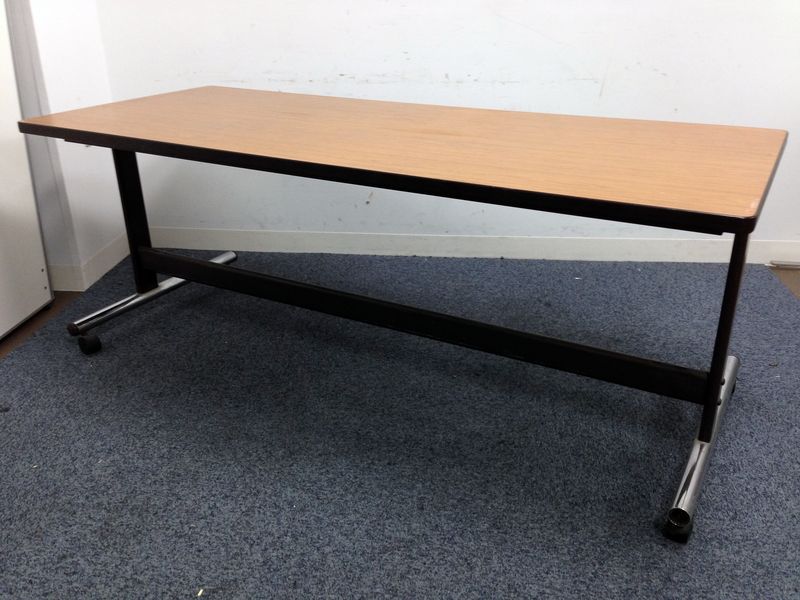 【限定1台】珍しい奥行き750タイプのサイドスタックテーブル！！　対面使用もおすすめです！！
                        
                                    中古
            