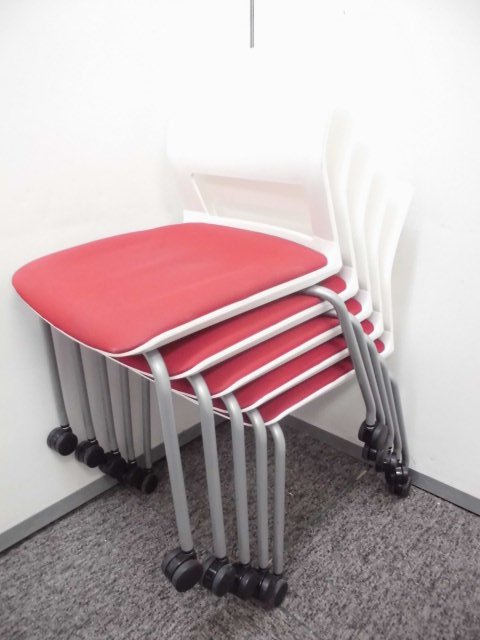 【セット商品】コクヨ製｜鮮やかレッドのスタッキングチェア！
                        
                                    中古
            