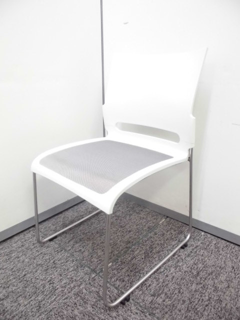 【イトーキ製】座面がメッシュの通気性抜群のスタッキングチェア！
                        
                                    中古
            