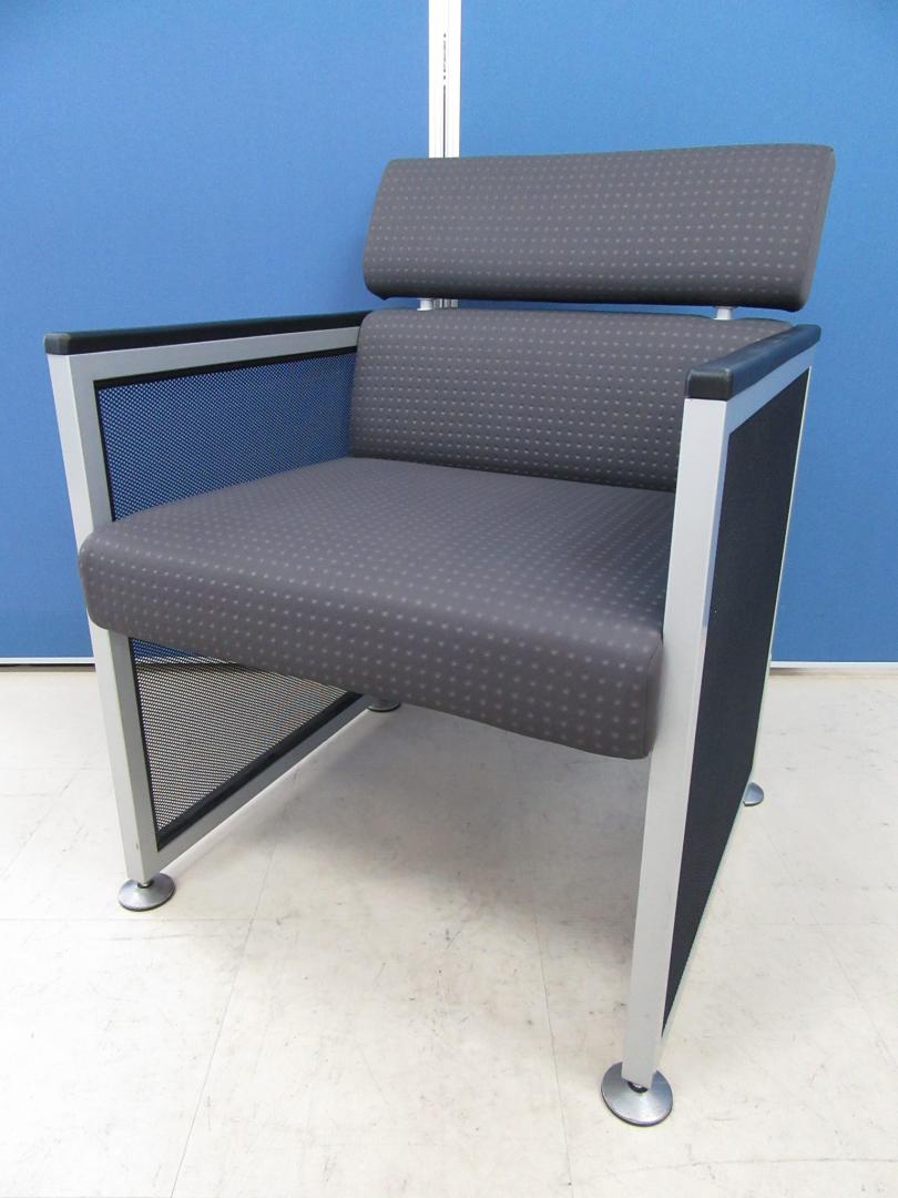 [新品M価約16万!!]岡村製作所(okamura) アームチェア■ロビーや受付、待合室に如何でしょうか!?スタイリッシュな応接用としても◎[フレームネット張り]
                        クレデンザ
                                    中古
            