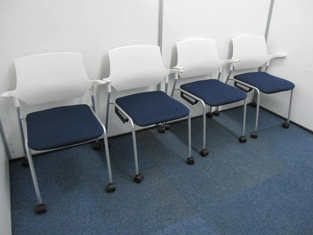 [お得な4脚セット!!]限定1セット!イトーキ製スタッキングチェア!
                        
                                    中古
            