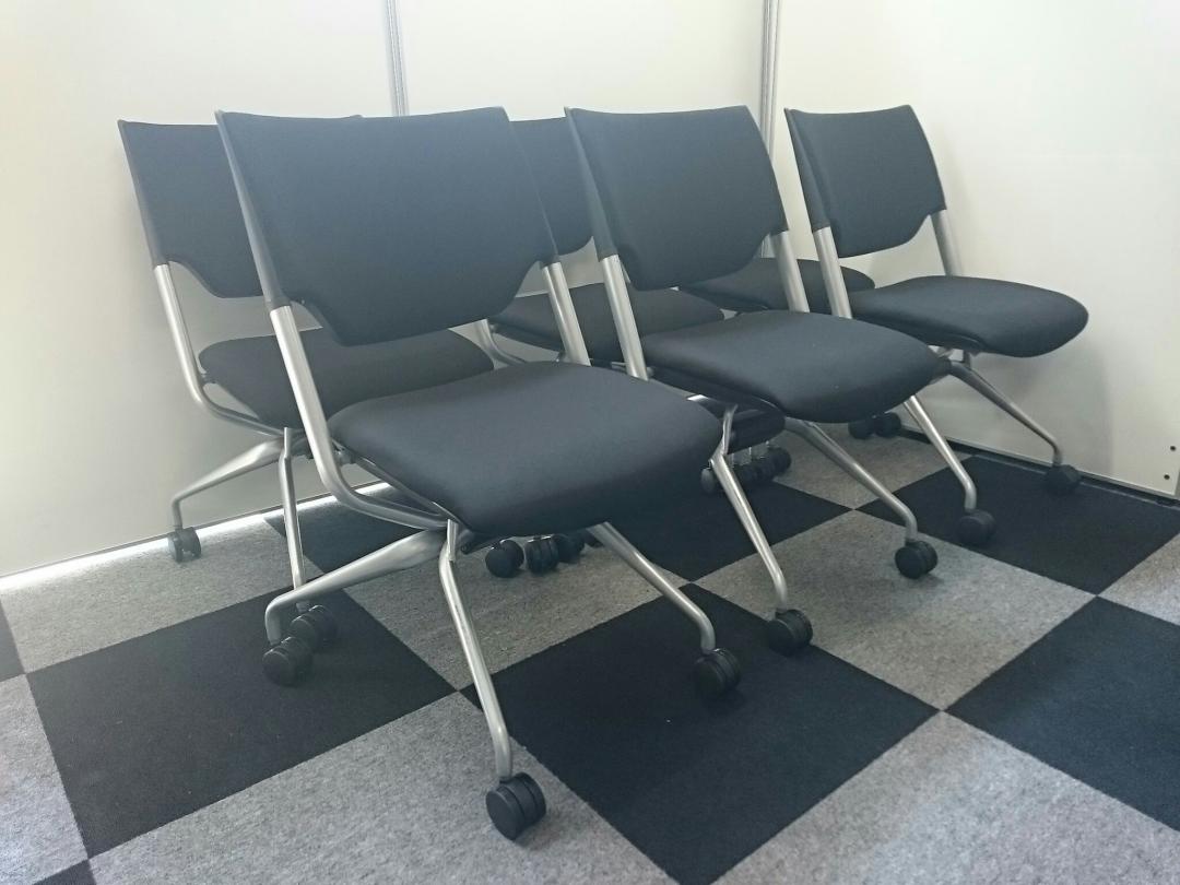 【2016年製の6脚セット】状態良好の人気商品が6脚が1セット限定で入荷！
                        レクシブ
                                    中古
            