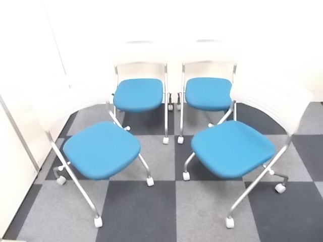 33脚入荷!!【4脚セット商品】★大量受注承ります★　平行に重ねてしまい、スぺ－ス削減　ネスティングチェア　店長おすすめ商品　この商品早いもの勝ち！塾や会議室用におすすめ 【状態良好品】
                        MSC-420
                                    新古品
            