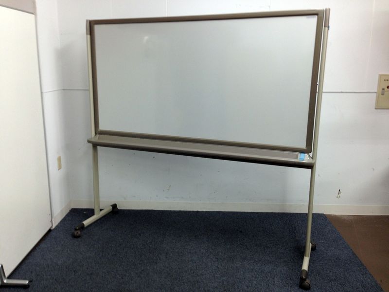 【特別価格】【新古品】【定価10万超えのホーロー仕上げのホワイトボードがこの価格！】オカムラ製の高級ホワイトボードがこの価格！！【おつとめ】
                        Unkwon
                                    新古品
            