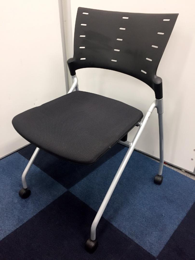 【6脚限定!!】■座面に使用感・脚部に擦れなどがある為、お安く!!【平行スタッキングチェア】【ネスティングチェア】

                        マノス
                                    中古
            